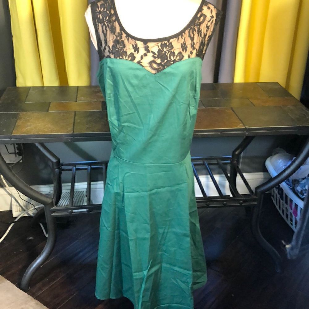 KingFancy Ladies Emerald Green And Lace Dress 3XL NWOT